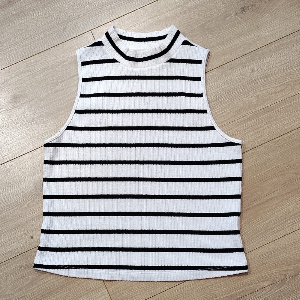 Old Navy Black and White Ribbed,  Striped,  Sleeveless Blouse,  Size Large